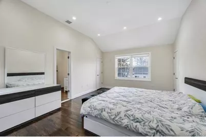 25 Virginia Avenue, Plainview, NY 11803 - Photo 12