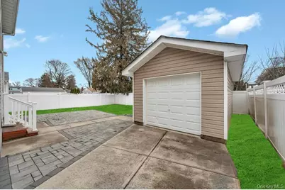 25 Virginia Avenue, Plainview, NY 11803 - Photo 28