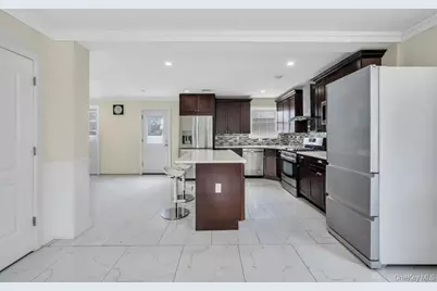 25 Virginia Avenue, Plainview, NY 11803 - Photo 8