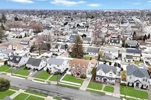 25 Virginia Ave, Plainview, NY 11803 - Photo 2