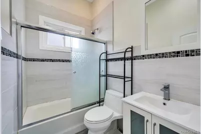 25 Virginia Avenue, Plainview, NY 11803 - Photo 18