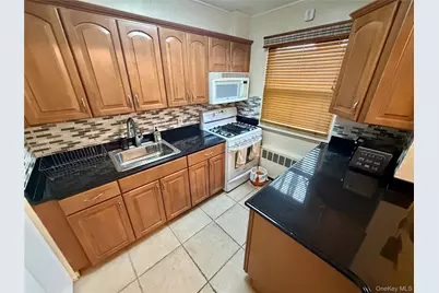 88-17 Shore Parkway #016, Howard Beach, NY 11414 - Photo 14