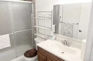 395 Woodbridge Dr, Ridge, NY 11961 - Photo 16