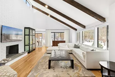 138 Longview Road, Southampton, NY 11968 - Photo 2