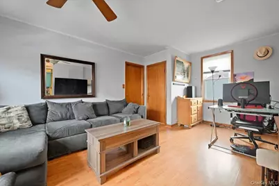 51 W Hitchcock Avenue, Floral Park, NY 11001 - Photo 16