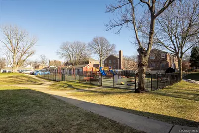 252-42 60 Avenue #595, Little Neck, NY 11362 - Photo 26