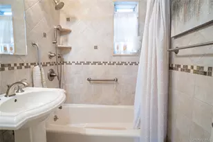 252-42 60th Ave, Little Neck, NY 11362 - Photo 22