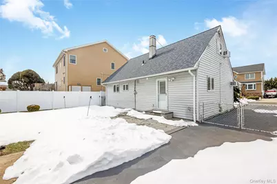 2477 Freeport Street, Wantagh, NY 11793 - Photo 14