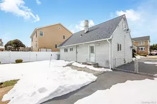 2477 Freeport St, Wantagh, NY 11793 - Photo 14