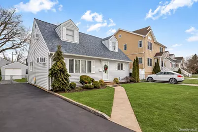 2477 Freeport Street, Wantagh, NY 11793 - Photo 2