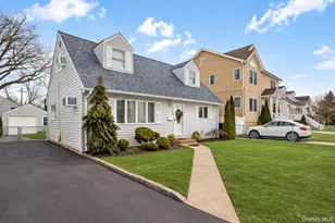 2477 Freeport St, Wantagh, NY 11793 - Photo 2