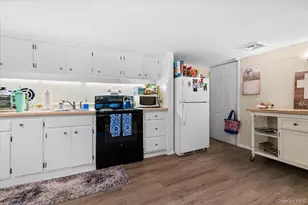 41 Lakeside Dr, Centerport, NY 11721 - Photo 10