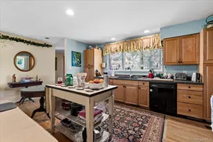 41 Lakeside Dr, Centerport, NY 11721 - Photo 2