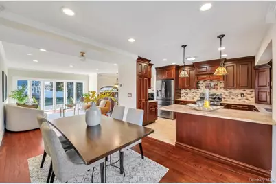 16 Phipps Lane, Plainview, NY 11803 - Photo 10