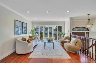 16 Phipps Ln, Plainview, NY 11803 - Photo 8