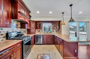 16 Phipps Ln, Plainview, NY 11803 - Photo 12