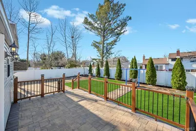 16 Phipps Lane, Plainview, NY 11803 - Photo 4