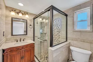 16 Phipps Ln, Plainview, NY 11803 - Photo 20