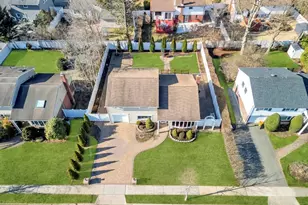 16 Phipps Ln, Plainview, NY 11803 - Photo 2