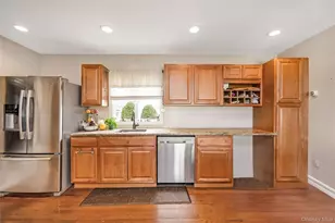 15 Bingham Pl, Amityville, NY 11701 - Photo 8