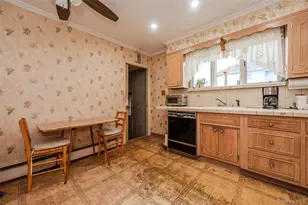 251 Smith St, Freeport, NY 11520 - Photo 8