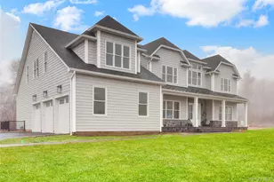 26 Estates Cir, Melville, NY 11747 - Photo 2