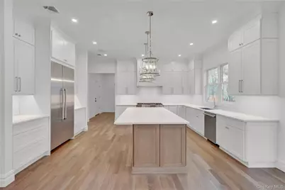 26 Estates Circle, Melville, NY 11747 - Photo 8