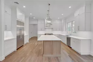 26 Estates Cir, Melville, NY 11747 - Photo 8