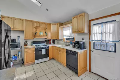 351 Venetian Boulevard, Lindenhurst, NY 11757 - Photo 6