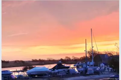 351 Venetian Boulevard, Lindenhurst, NY 11757 - Photo 22