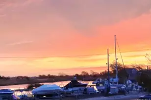 351 Venetian Blvd, Lindenhurst, NY 11757 - Photo 22