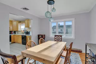 351 Venetian Blvd, Lindenhurst, NY 11757 - Photo 4