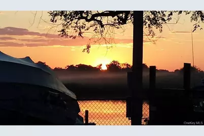 351 Venetian Boulevard, Lindenhurst, NY 11757 - Photo 20