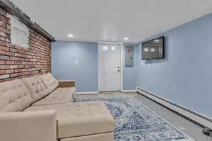 351 Venetian Blvd, Lindenhurst, NY 11757 - Photo 12