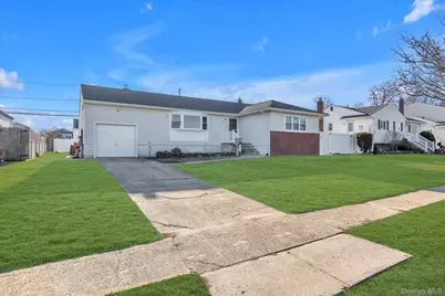 351 Venetian Boulevard, Lindenhurst, NY 11757 - Photo 18