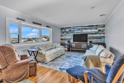 351 Venetian Boulevard, Lindenhurst, NY 11757 - Photo 2