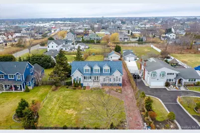 108 Awixa Avenue, Bay Shore, NY 11706 - Photo 44