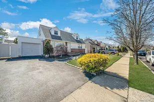 1708 Francis Dr, East Meadow, NY 11554 - Photo 2