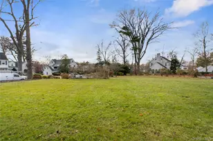 37 Brompton Rd, Great Neck, NY 11021 - Photo 16