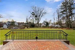 37 Brompton Rd, Great Neck, NY 11021 - Photo 14