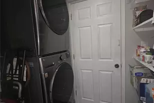 13 Peachtree Ln, Levittown, NY 11756 - Photo 36