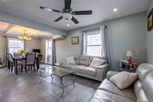 13 Peachtree Ln, Levittown, NY 11756 - Photo 2