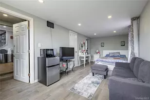 13 Peachtree Ln, Levittown, NY 11756 - Photo 12