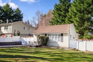 193 Maple Rd, Wading River, NY 11792 - Photo 2