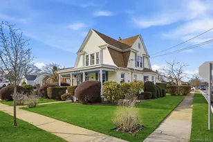 195 Cedar St, Hempstead, NY 11550 - Photo 2