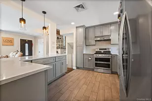 4 Birchwood Park Dr, Syosset, NY 11791 - Photo 8