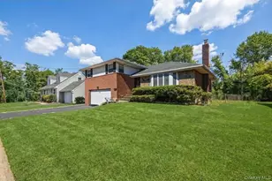 4 Birchwood Park Dr, Syosset, NY 11791 - Photo 2