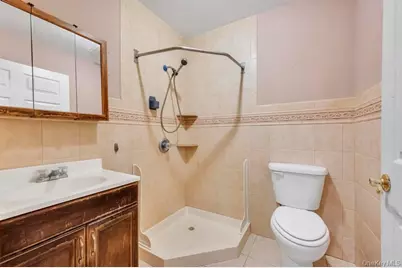 33 Pond Lane, Levittown, NY 11756 - Photo 10