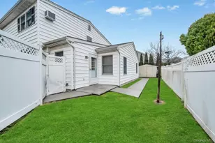 33 Pond Ln, Levittown, NY 11756 - Photo 2