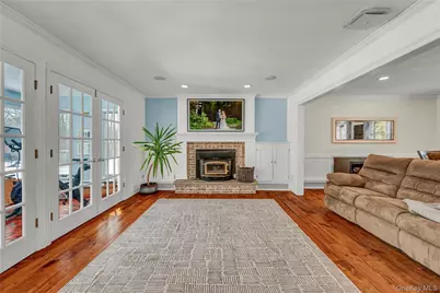 6 Eisenhower Court, Hopewell Junction, NY 12533 - Photo 2